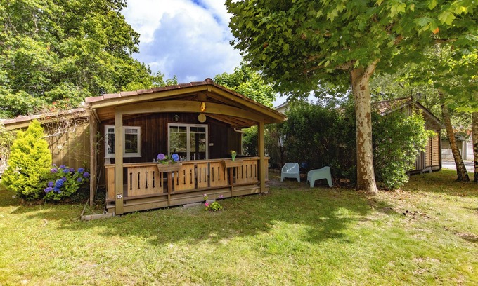 Ares Ski Chalet | Chalet 'Du Bassin D'Arcachon' with Shared Pool, Wi-Fi and Air Conditioning