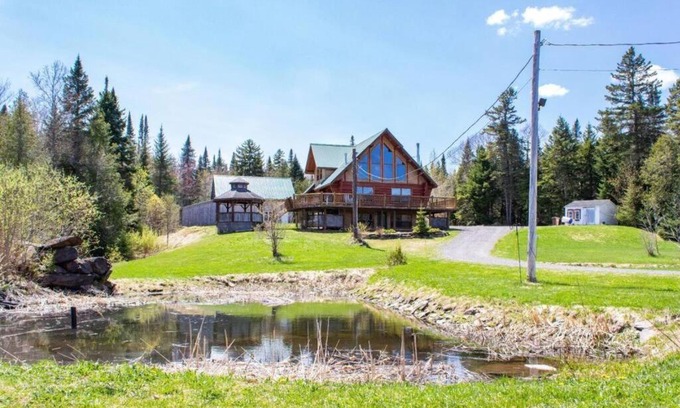 Saint-Hermenegilde Ski Chalet | Chalet en bois rond
