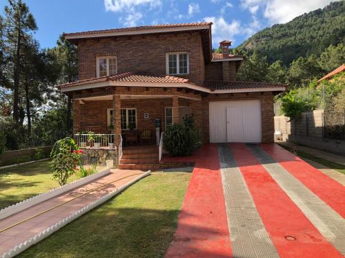 El Tiemblo House | CHALET EN EL CORAZÓN DE LA SIERRA DE GREDOS, PINAR DE LA ATALAYA-TIEMBLO