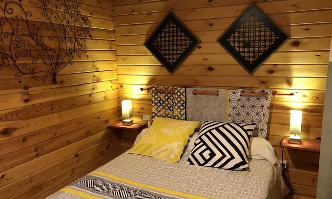 Vergt-de-Biron Ski Chalet | Chalet in a wooded setting in Périgord Pourpre