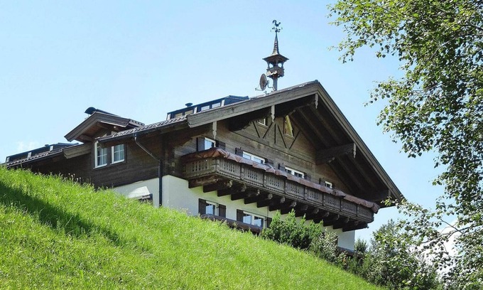 Dienten am Hochkoenig Apartment | Chalet in Dienten with Ski-In Access & Pool