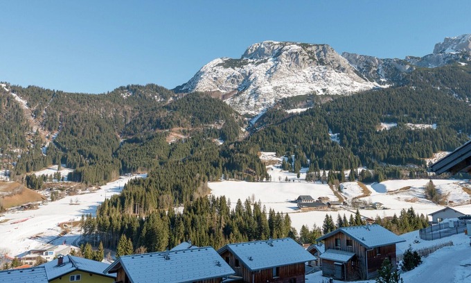 Annaberg im Lammertal Ski Chalet | Chalet in Dachstein West with shared pool