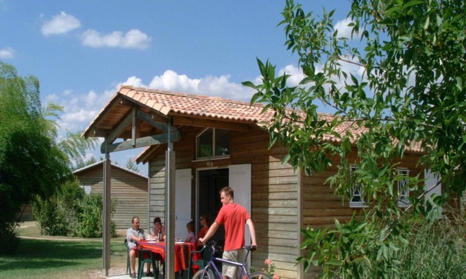Castelmoron-sur-Lot Ski Chalet | Chalet in France with Garden Terrace