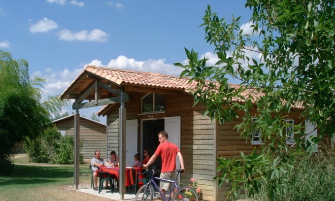 Castelmoron-sur-Lot House | Chalet in France with Garden Terrace