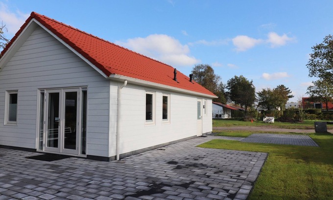 Sint Nicolaasga House | Chalet in Friesland near Large Lakes