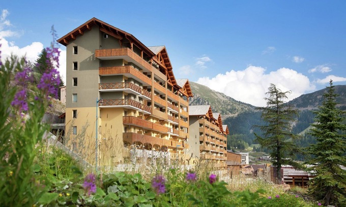 Isola Apartment | Chalet in Isola near Ski Slopes