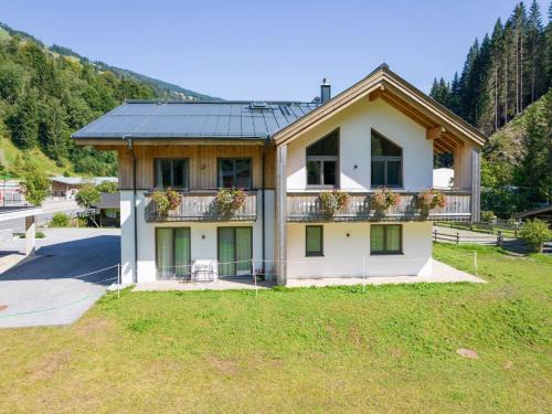 Saalbach Ski Chalet | Chalet in Saalbach near Ski Lift and Sauna
