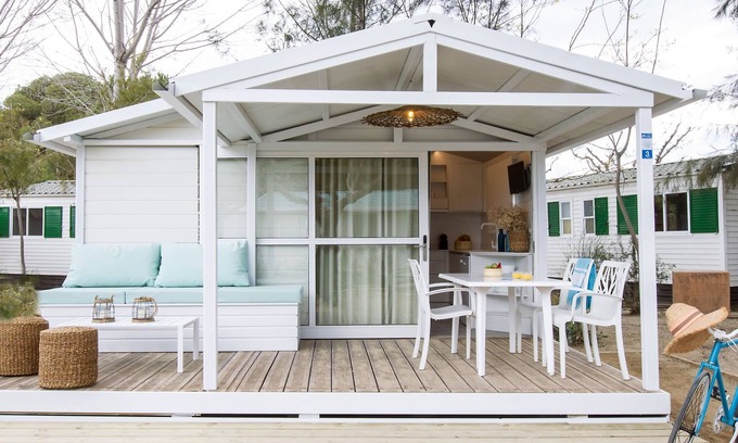 Tamarit House | Chalet in Spain with Covered Veranda