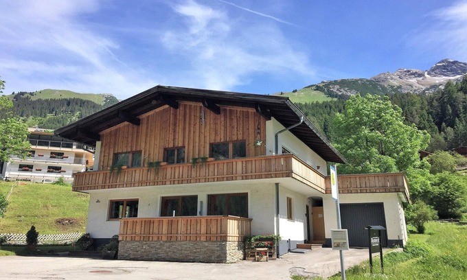 Steeg Apartment | Chalet in Steeg near Ski Slopes Lechtal