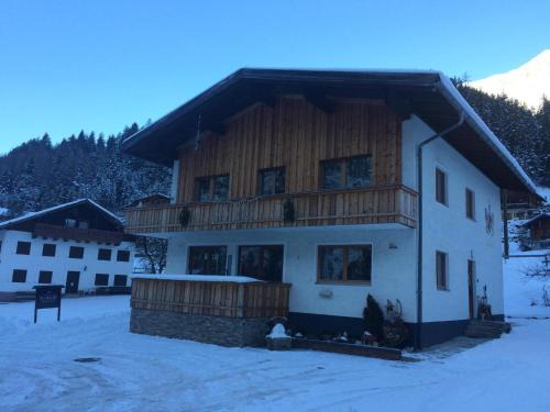 Steeg Apartment | Chalet in Steeg near Ski Slopes