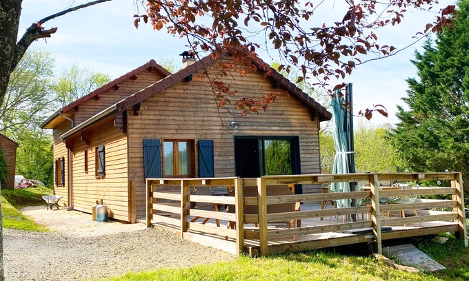 Rosiers-de-Juillac Ski Chalet | Chalet in the heart of nature with private pool