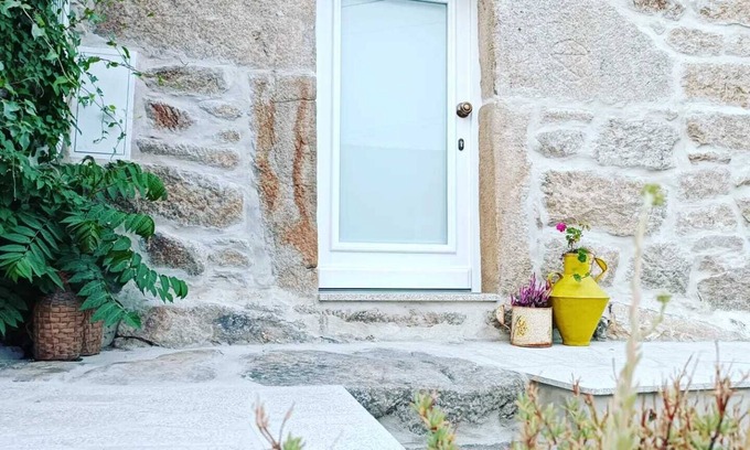 Alijo Cottage | Chalet in the Douro. Animals accepted In the Douro and Tua valley natural park