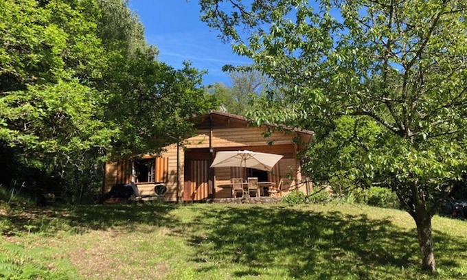 Compreignac Ski Chalet | 🌲 Chalet in the woods with private pond - near Lac de Saint-Pardoux