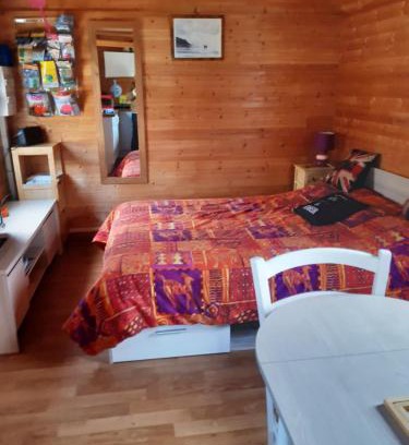 Saint-Georges-de-Livoye Ski Chalet | Chalet insolite