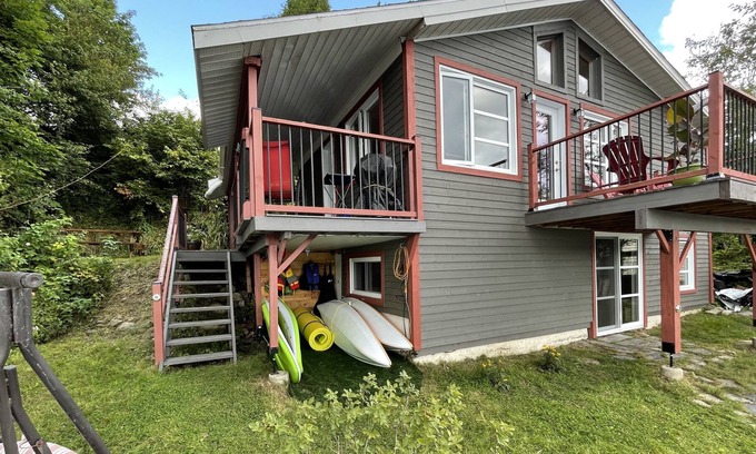 Rock Forest Cabin | Chalet intime & chaleureux bord de l’eau