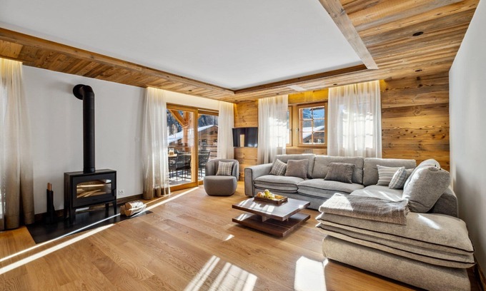Grimentz Apartment | Chalet Larchwood by Mrs Miggins 3