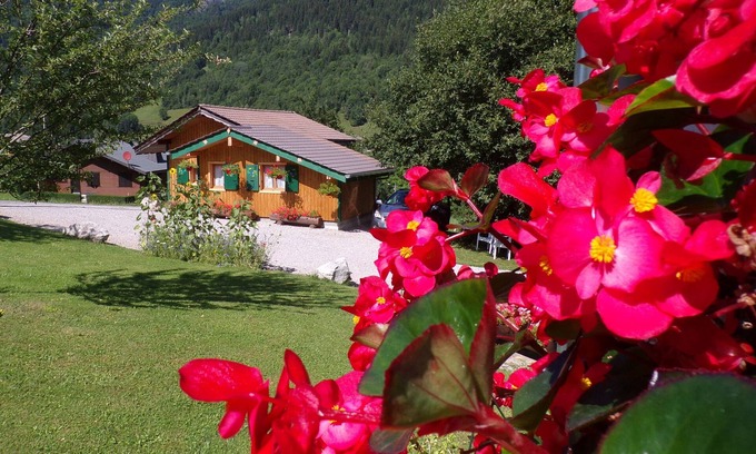 Vacheresse Ski Chalet | Chalet 'Le Glacier 2 Étoiles' with Mountain View, Private Garden and Wi-Fi