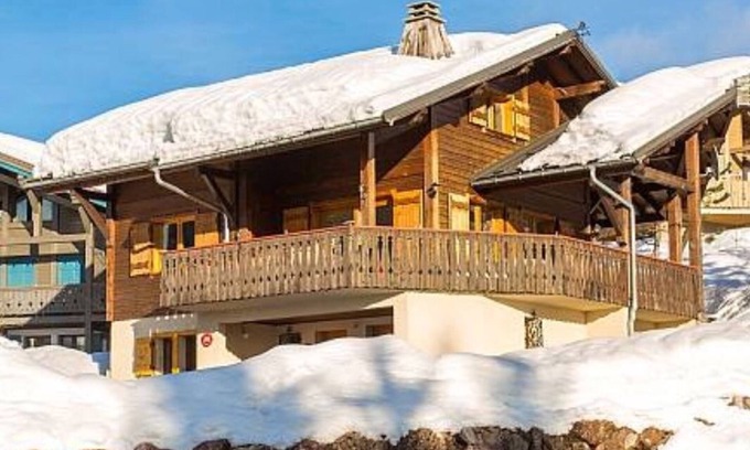 Les Gets Ski Chalet | Chalet Le Renard Du Lac- close to the Chavanne piste and lake