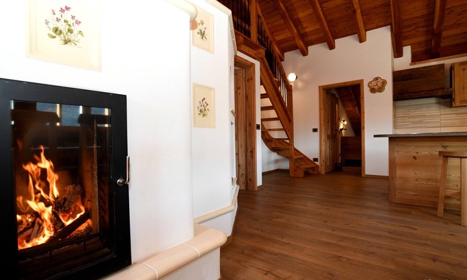 Porte di Rendena Ski Chalet | Chalet 'Maciana' with Mountain View, Private Garden and Wi-Fi