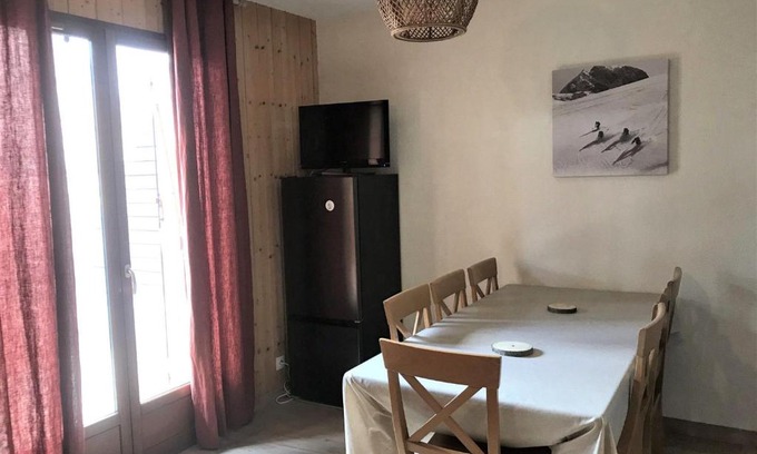 La Joue du Loup Ski Chalet | Chalet mitoyen rénové 3 pièces, 7 pers, terrasse, parking, animaux admis - FR-1-504-69