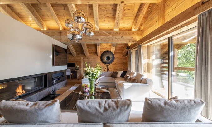 Garmisch-Partenkirchen Ski Chalet | Chalet 'Near Ski Lifts and Edelweiss' with Mountain View, Wi-Fi and Air Conditioning