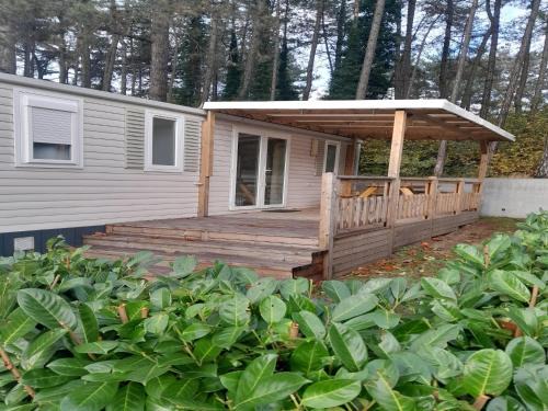Rijkevorsel Ski Chalet | Chalet near Antwerp with Pool Access