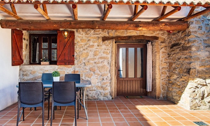 Neila de San Miguel Ski Chalet | Chalet 'Neilarural' with Mountain View, Wi-Fi and Air Conditioning