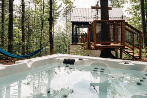 Sainte-Beatrix Ski Chalet | Chalet Nido - SPA Fire pit & suspension bridge