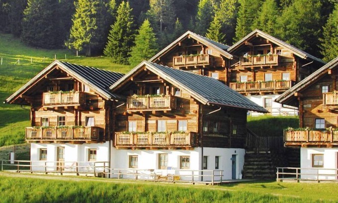 Zettersfeld Ski Resort Apartment | Chalet on Zettersfeld with Dolomite Views
