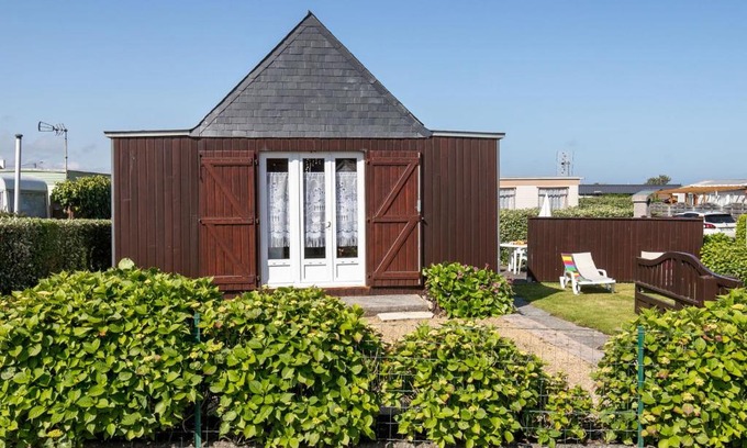 Cleder Ski Chalet | Chalet Petit Chalet à la Plage by Interhome