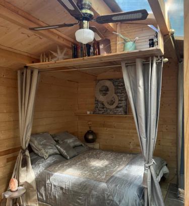 La Roque-d'Antheron Bed & Breakfast | chalet sous le chant du chêne