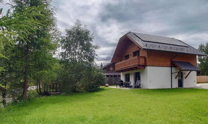 Mariapfarr Ski Chalet | Chalet Speiereck 1 Mountain Nest Rentals Bedroom with mountain view