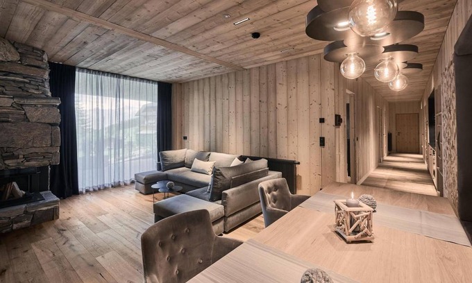 Racines Ski Chalet | Chalet 'Tenne Chalet' with Mountain View, Shared Pool & Wi-Fi