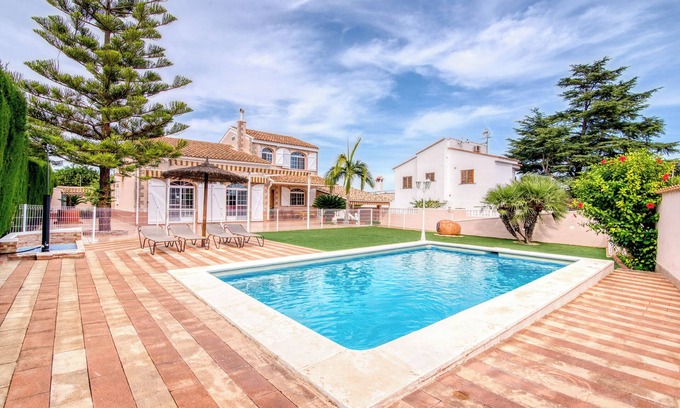 Benifayo Villa | Chalet "Villa Bonavista" with Pool and Wi-Fi