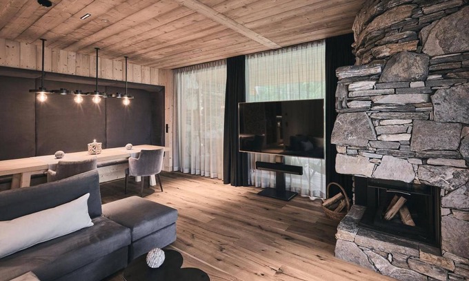 Racines Ski Chalet | Chalet 'Waldchalet mit Jacouzzi' with Mountain View, Private Terrace and Wi-Fi