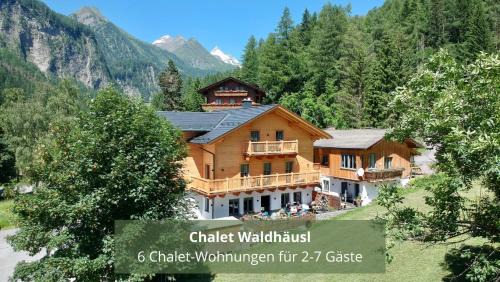 Heiligenblut Apartment | Chalet WaldHäusl luxuriöse Ferienwohnungen mit Sauna & Whirlpool, Kamin, Balkon oder Terrasse mit Bergblick