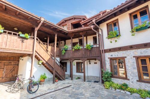 Old Town House | Chalet White Fang