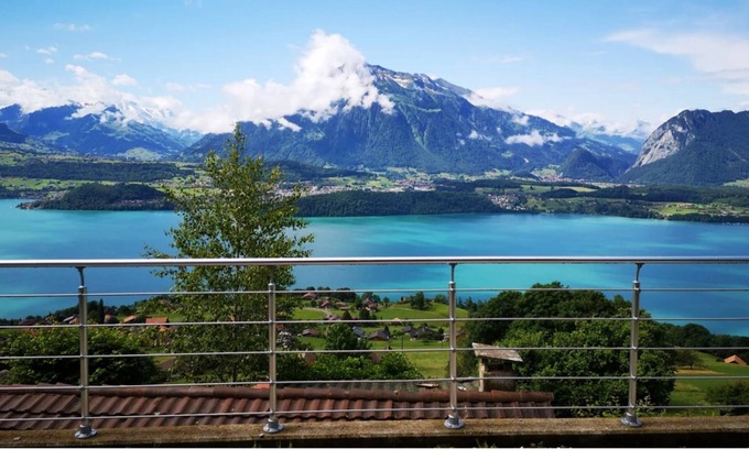 Aeschlen ob Gunten Ski Chalet | Chalet with panoramic views of the mountains of the Oberland and Lake Thun