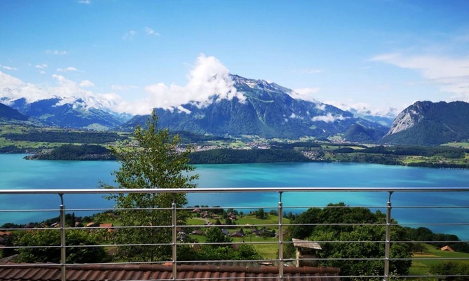 Aeschlen ob Gunten Ski Chalet | Chalet with panoramic views of the mountains of the Oberland and Lake Thun