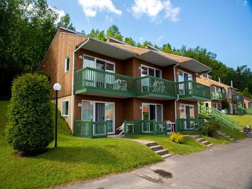 L'Anse-Saint-Jean Ski Chalet | Chalets Condos sur le Fjord