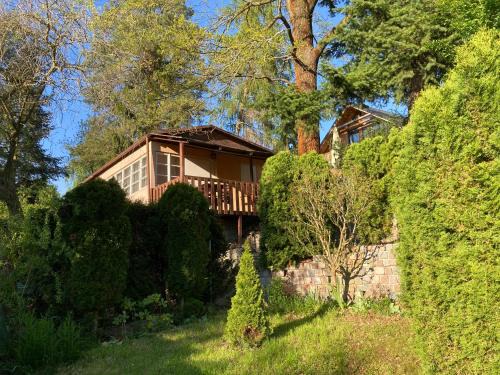 Miskovice House | Chaloupka ve skalách u rybníka na úchvatné stezce z Kutné Hory do historického Malešova