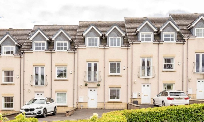 St. Andrews Ski Chalet | Chambers Place (No 10)