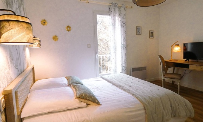 Vouille Bed & Breakfast | Chambre au Calme, Avec Piscine Intérieure Chauffée, à 20 min du Futuroscope