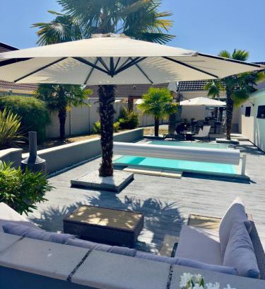 Pin - Vert Galant House | Chambre chez l'habitant avec piscine 400m Circuit 24h Le Mans