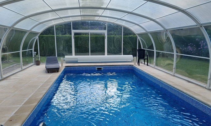 Aclou Bed & Breakfast | Chambre d'Hôte 'Chez Maddie' avec Piscine Couverte/B&B with heated pool