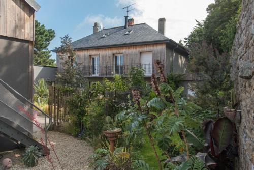 Esperance-Cottages House | chambre d'hôte et gîte du jardin des corsaires