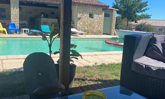 Alba-la-Romaine House | Chambre d'hôtes 2p, gestion libre, espace piscine partagé