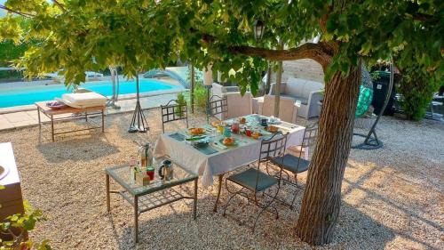 La Bouilladisse Bed & Breakfast | Chambre D'hôtes Villa de la Sueur au Bonheur