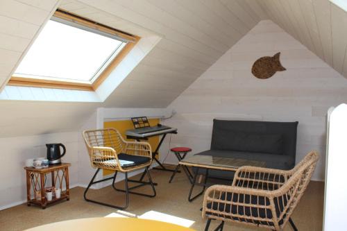 Saint-Vaast-la-Hougue Bed & Breakfast | Chambre d'hôte, avec espace vue sur mer, à 400 m du port au 2ème et 3ème étage d'une maison typique de Saint Vaast La Hougue
