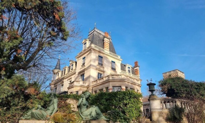 Feyzin Apartment | Chambre D'hote Dans une Villa 1900, une Immersion Dans la Culture Française. 2